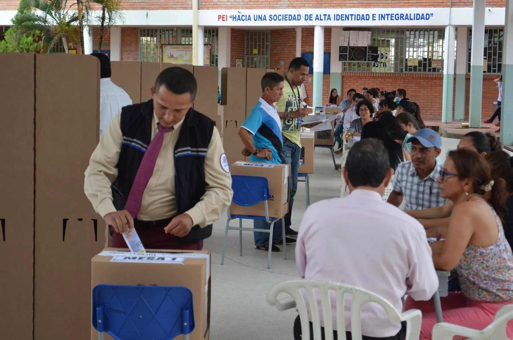 Puesto de votación del colegio Flor de mi Llano en Arauca.